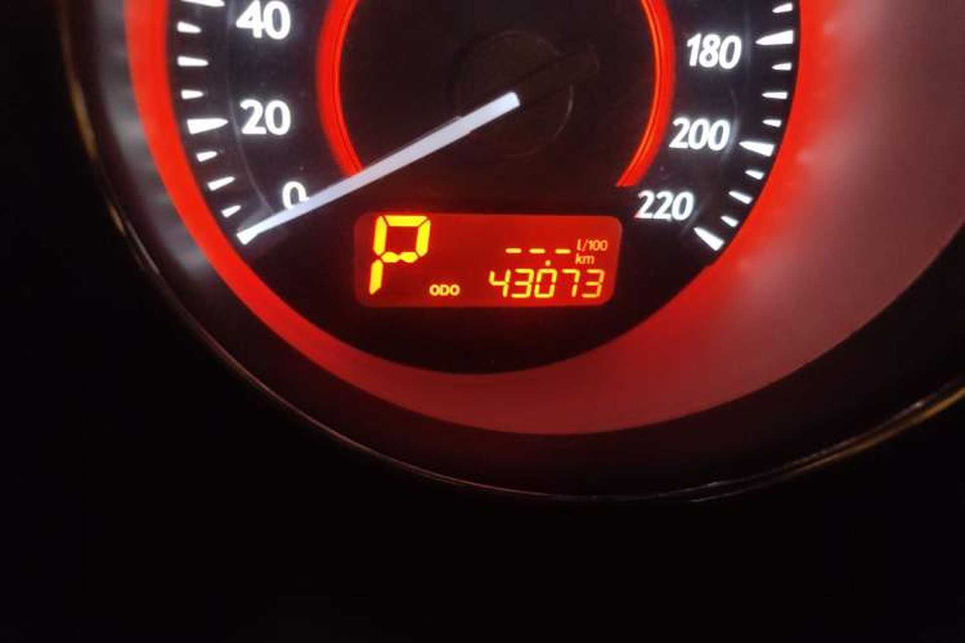 Used Bestune B50 2013 1.6L automatic luxury version Odometer Close Up