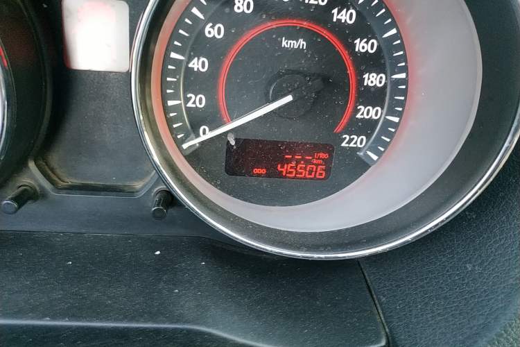 Used Bestune B50 2013 1.6L manual luxury version Odometer Close Up