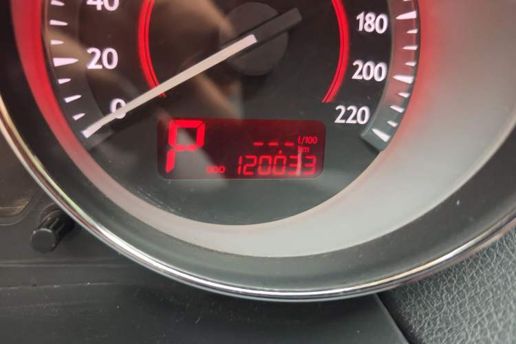 Used Bestune B50 2013 1.6L automatic luxury version Odometer Close Up