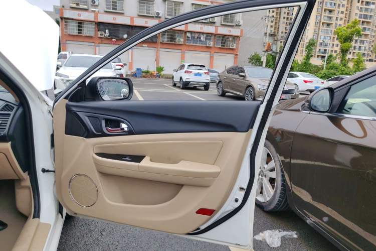 Used Bestune B50 2013 1.6L manual luxury version Right Front Door Interior