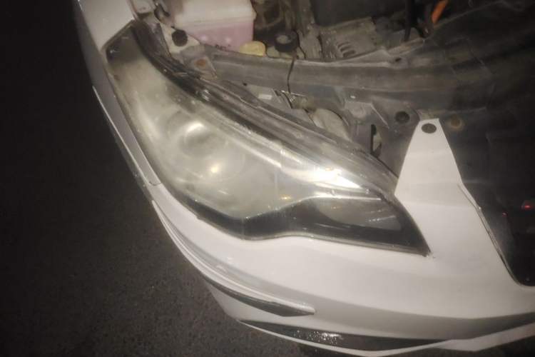 Used Bestune B50 2013 1.6L manual Comfort trim level Right Front Headlight