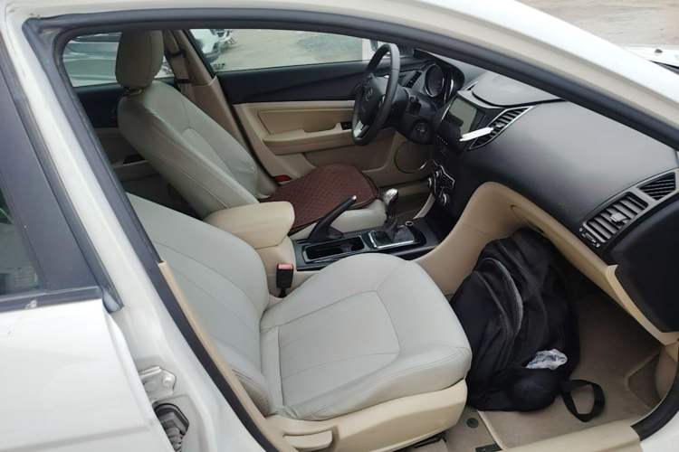 Used Bestune B50 2013 1.6L manual Comfort trim level Right Front Seat