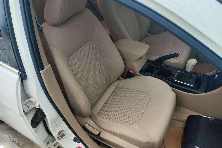 Used Bestune B50 2013 1.6L manual luxury version Right Front Seat