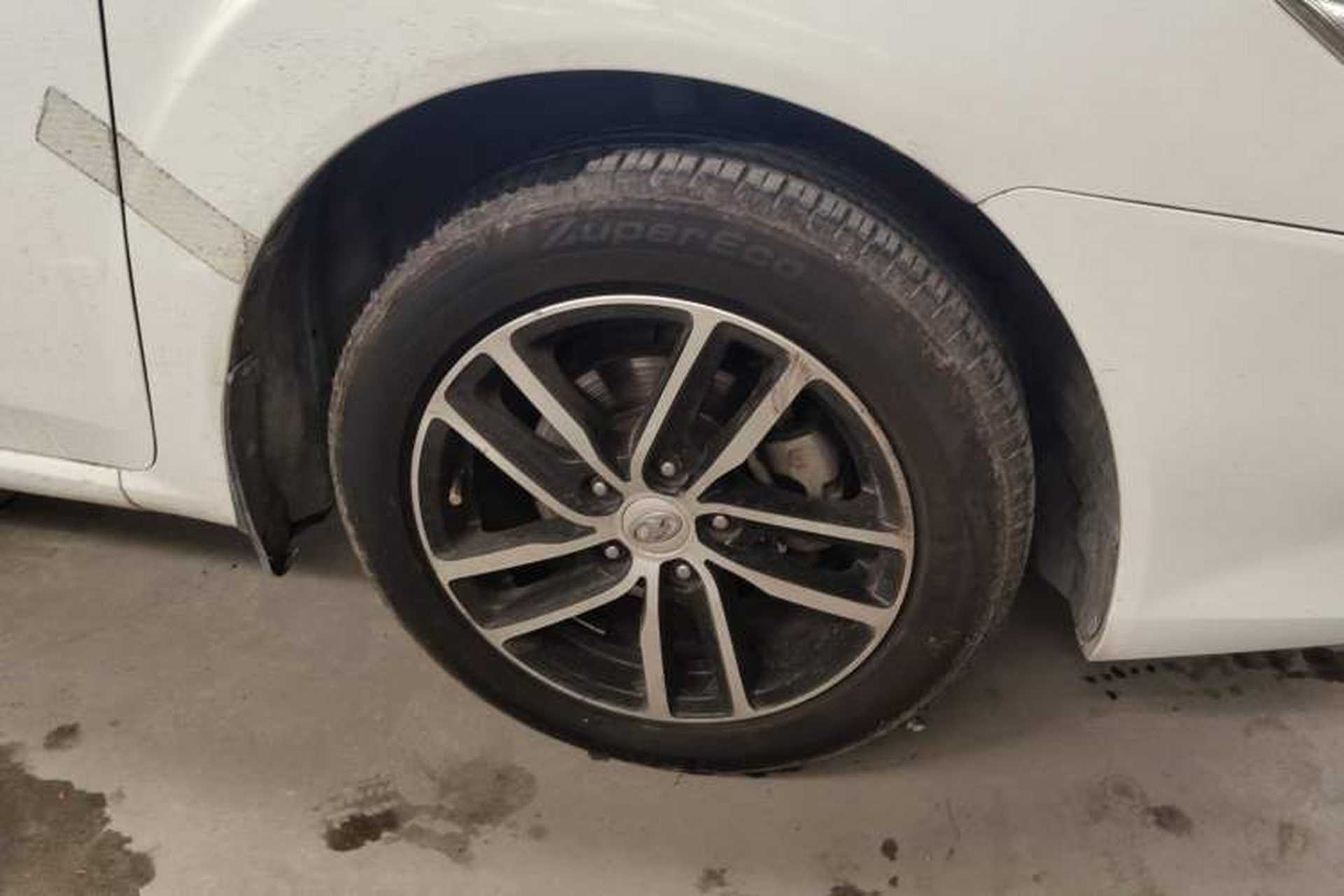 Used Bestune B50 2013 1.6L manual Comfort trim level Right Front Wheel Hub