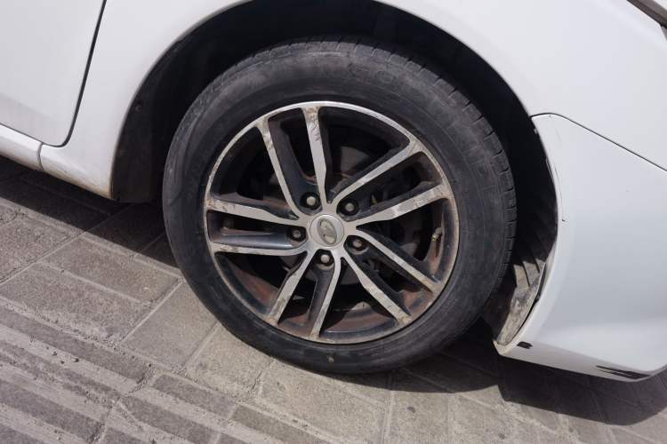 Used Bestune B50 2013 1.6L manual Comfort trim level Right Front Wheel Hub