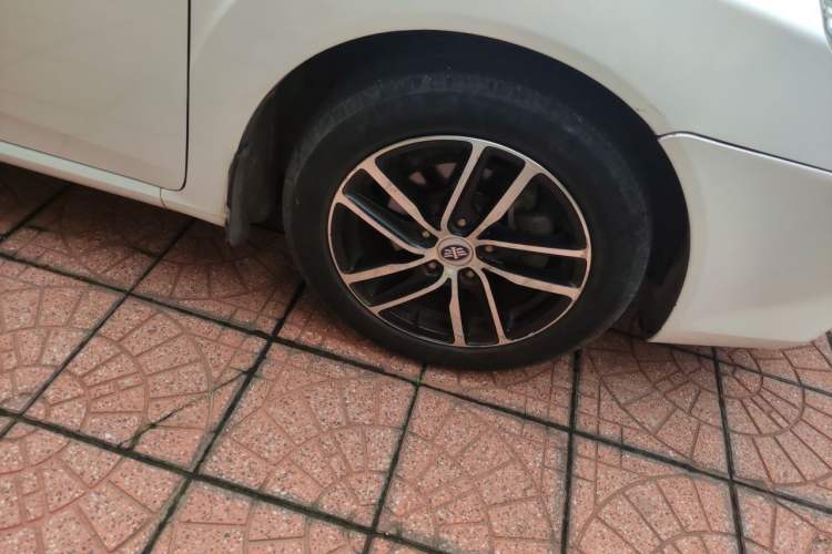Used Bestune B50 2013 1.6L manual Comfort trim level Right Front Wheel Hub