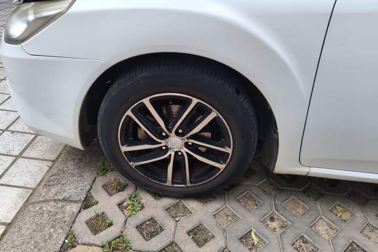 Used Bestune B50 2013 1.6L manual luxury version Right Front Wheel Hub