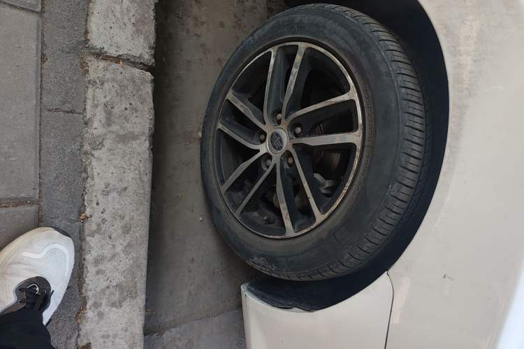 Used Bestune B50 2013 1.6L manual Comfort trim level Right Front Wheel Hub