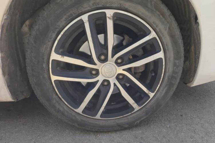 Used Bestune B50 2013 1.6L automatic luxury version Right Front Wheel Hub