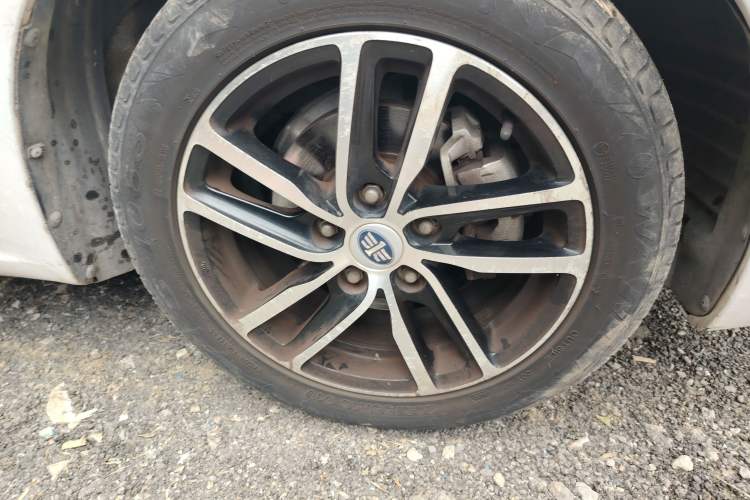 Used Bestune B50 2013 1.6L manual luxury version Right Front Wheel Hub