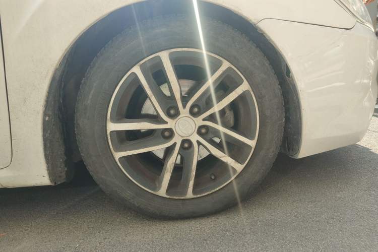 Used Bestune B50 2013 1.6L automatic luxury version Right Front Wheel Hub