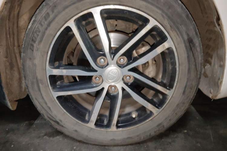 Used Bestune B50 2013 1.6L automatic luxury version Right Front Wheel Hub