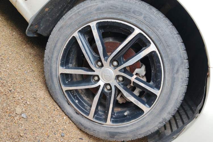 Used Bestune B50 2013 1.6L manual luxury version Right Front Wheel Hub