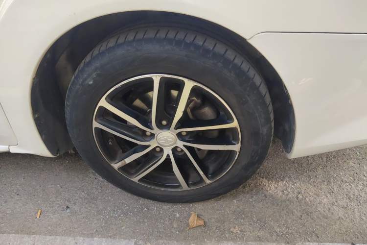 Used Bestune B50 2013 1.6L manual Comfort trim level Right Front Wheel Hub
