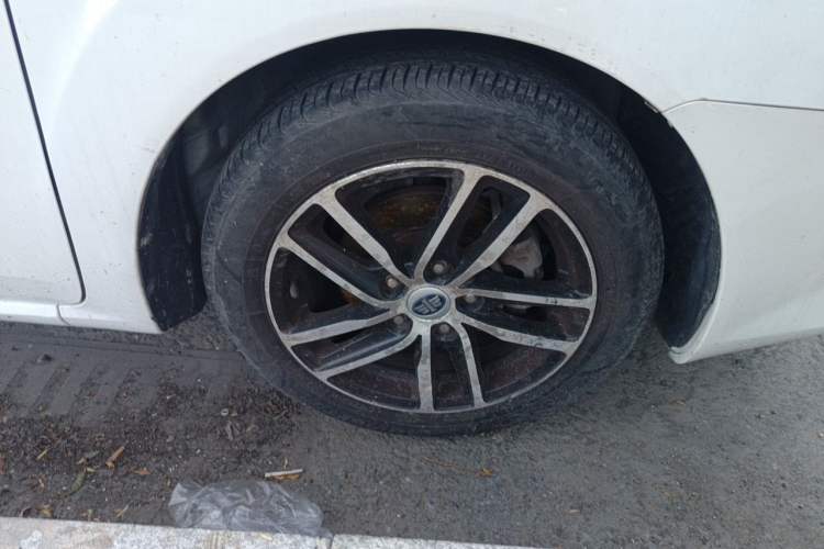 Used Bestune B50 2013 1.8L automatic comfort version Right Front Wheel Hub