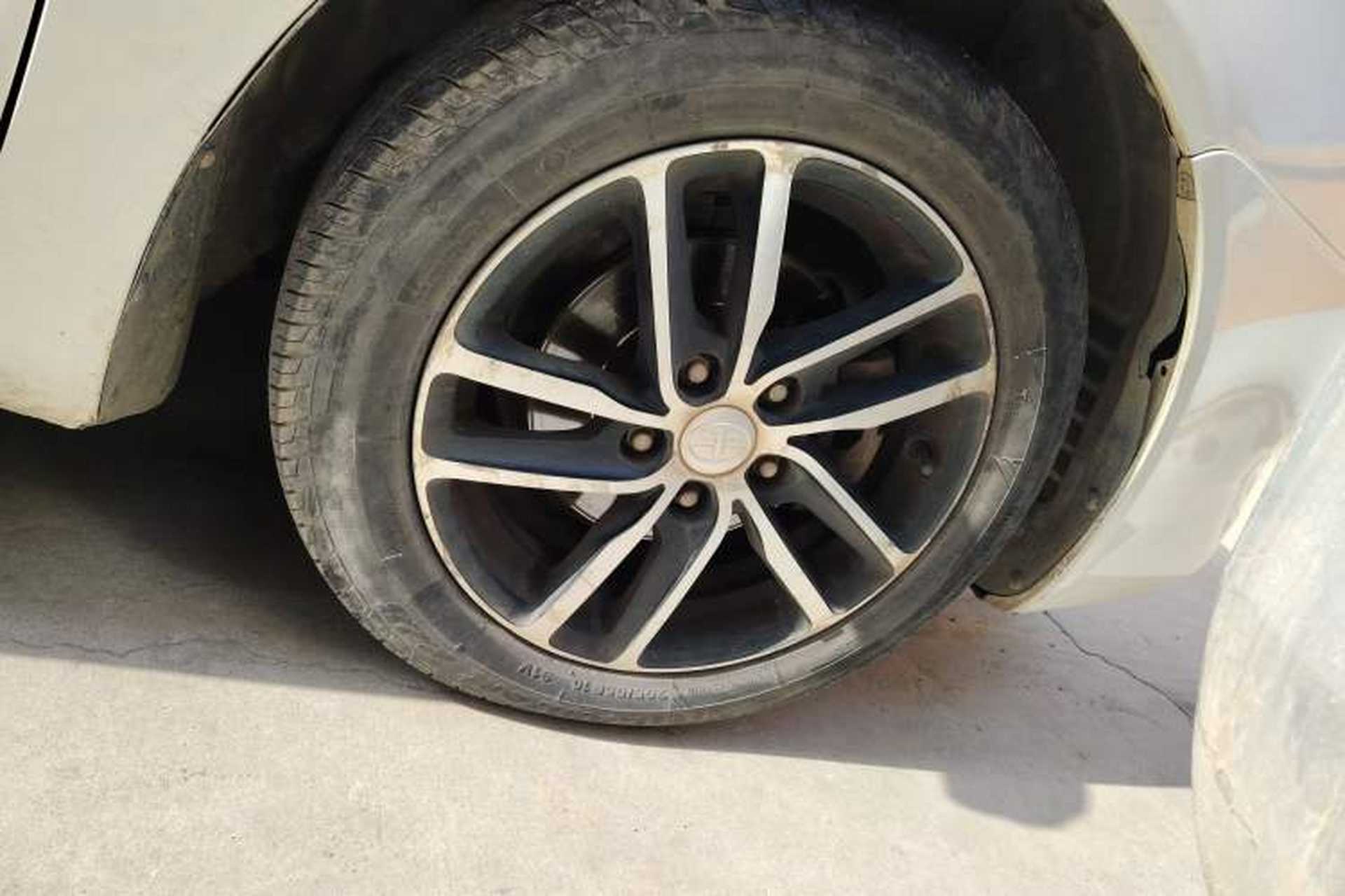 Used Bestune B50 2013 1.6L manual Comfort trim level Right Front Wheel Hub