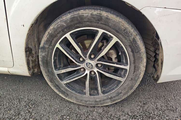 Used Bestune B50 2013 1.6L manual Comfort trim level Right Front Wheel Hub