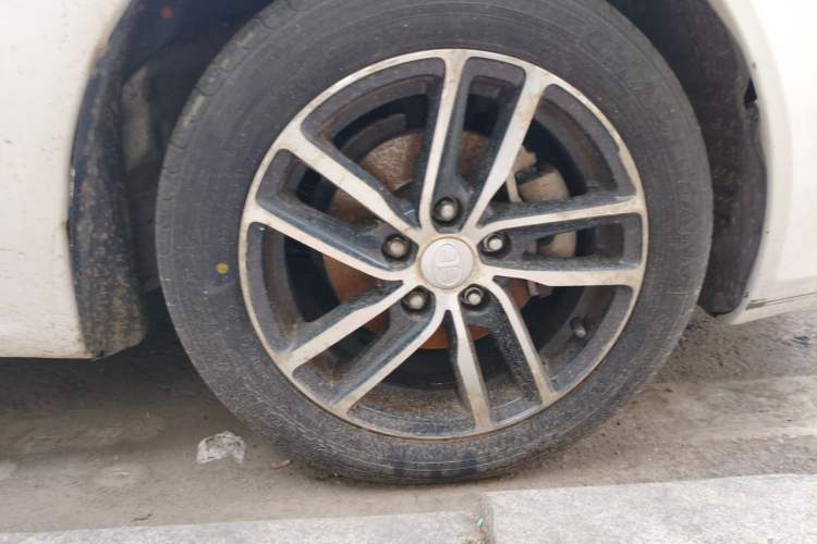 Used Bestune B50 2013 1.6L manual luxury version Right Front Wheel Hub