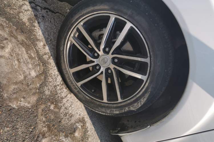 Used Bestune B50 2013 1.6L manual Comfort trim level Right Front Wheel Hub