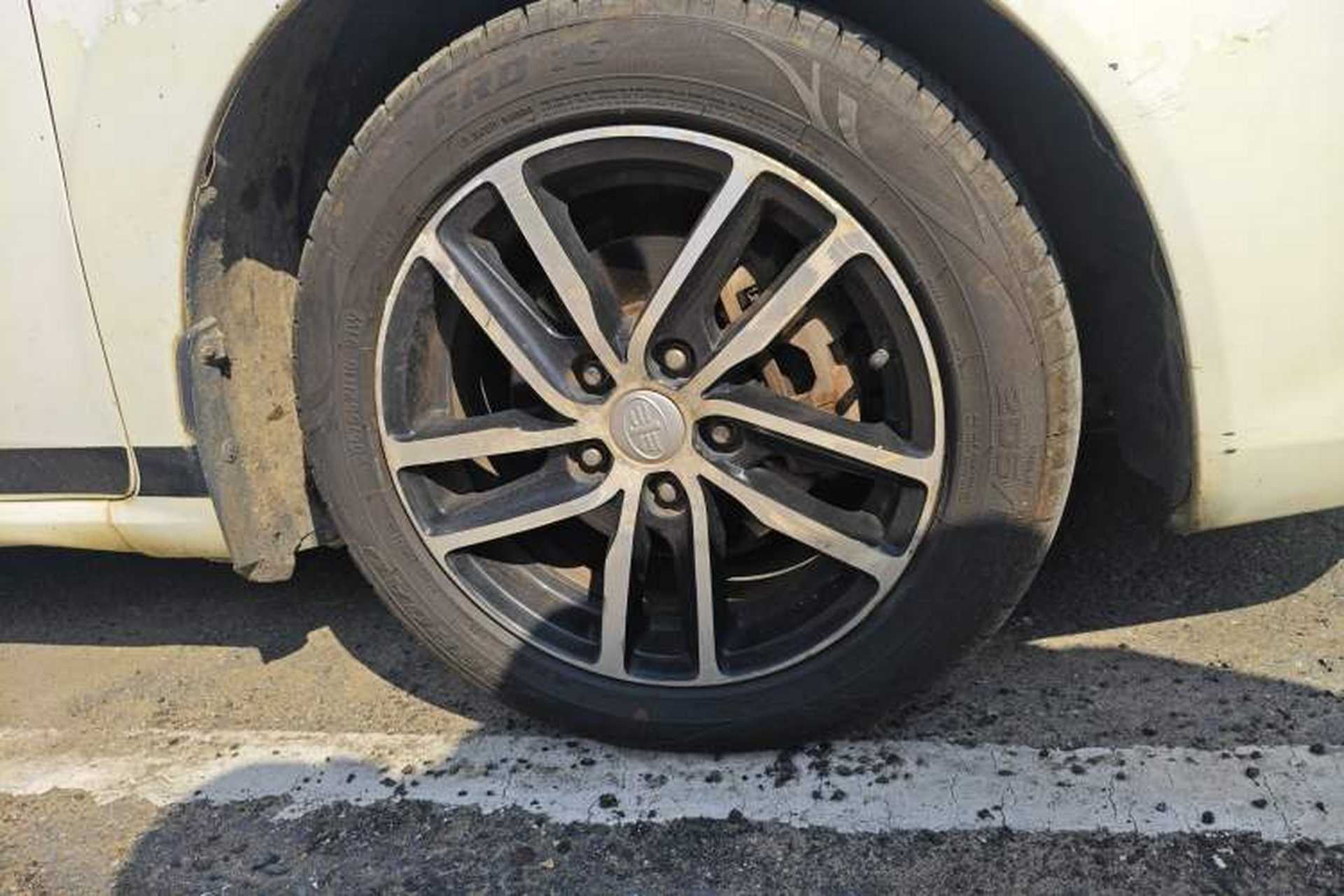 Used Bestune B50 2013 1.6L automatic luxury version Right Front Wheel Hub