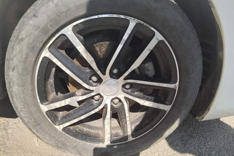 Used Bestune B50 2013 1.6L automatic luxury version Right Front Wheel Hub