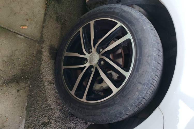 Used Bestune B50 2013 1.6L manual luxury version Right Front Wheel Hub