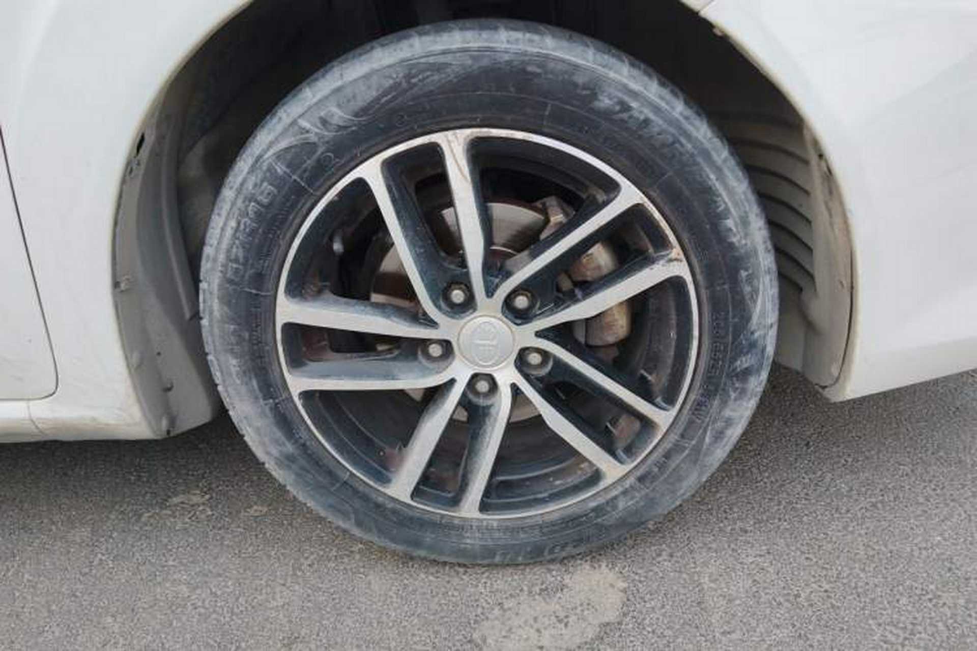 Used Bestune B50 2013 1.6L manual Comfort trim level Right Front Wheel Hub