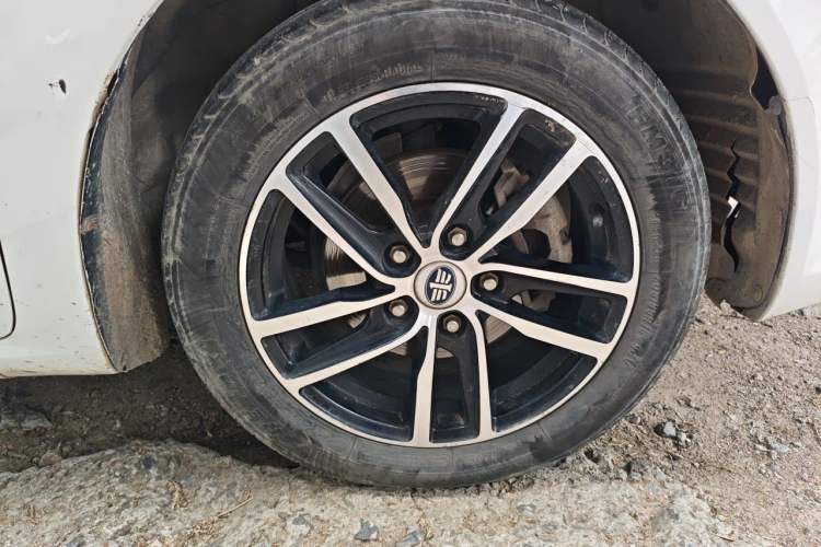 Used Bestune B50 2013 1.6L manual Comfort trim level Right Front Wheel Hub