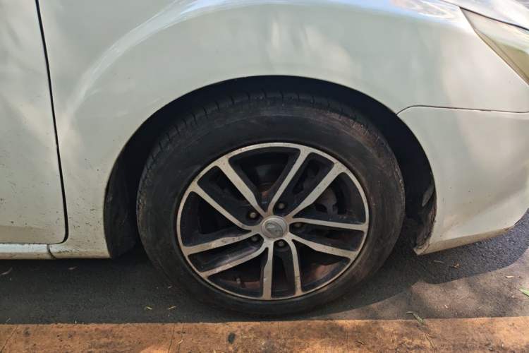Used Bestune B50 2013 1.6L manual Comfort trim level Right Front Wheel Hub