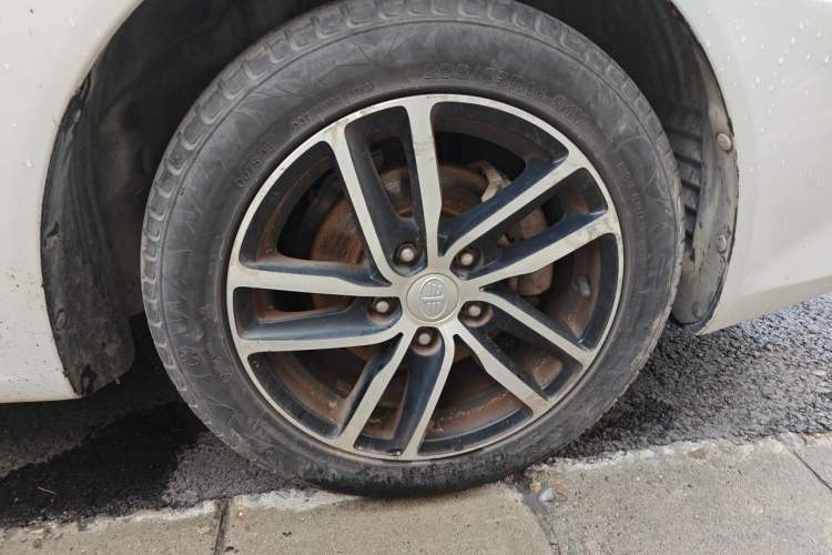 Used Bestune B50 2013 1.6L manual luxury version Right Front Wheel Hub