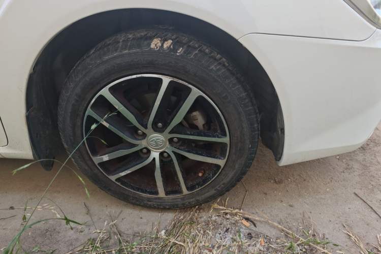 Used Bestune B50 2013 1.6L manual Comfort trim level Right Front Wheel Hub