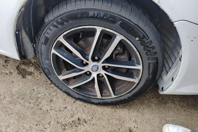 Used Bestune B50 2013 1.6L automatic luxury version Right Front Wheel Hub