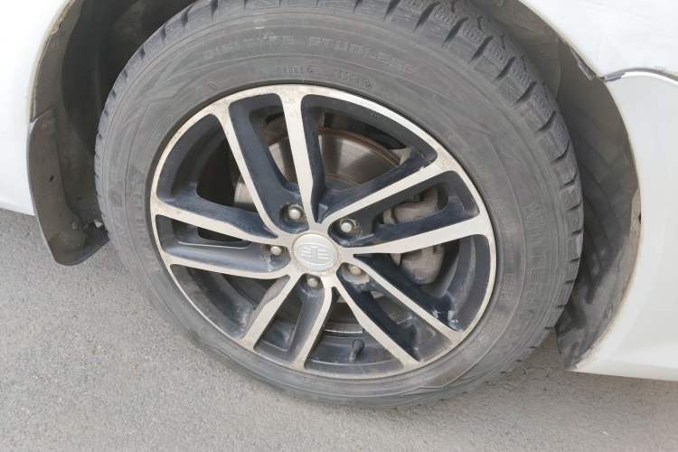 Used Bestune B50 2013 1.6L automatic luxury version Right Front Wheel Hub