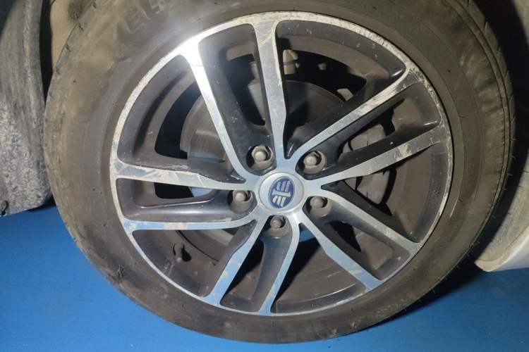 Used Bestune B50 2013 1.6L automatic luxury version Right Front Wheel Hub