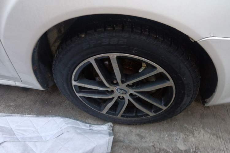 Used Bestune B50 2013 1.6L manual luxury version Right Front Wheel Hub