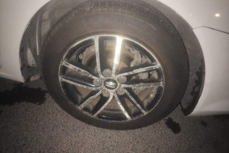 Used Bestune B50 2013 1.6L manual Comfort trim level Right Front Wheel Hub