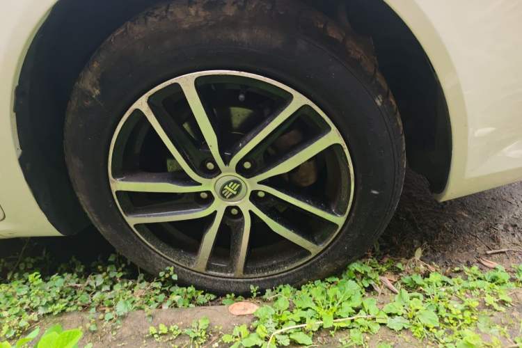 Used Bestune B50 2013 1.6L automatic luxury version Right Front Wheel Hub