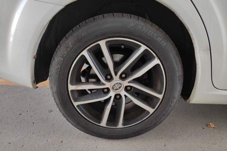 Used Bestune B50 2013 1.6L manual Comfort trim level Right Rear Wheel Hub