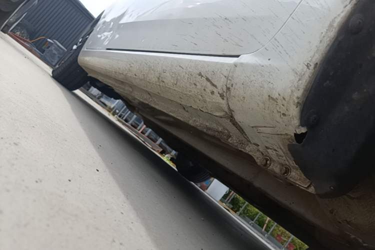 Used Bestune B50 2013 1.6L automatic luxury version Right Side Sill