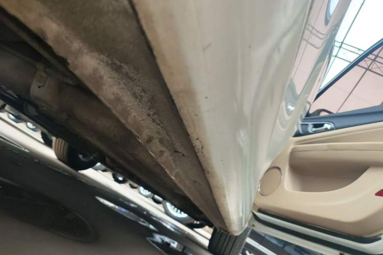 Used Bestune B50 2013 1.6L manual luxury version Right Side Sill