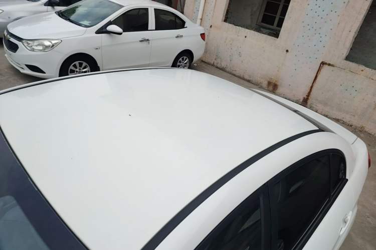 Used Bestune B50 2013 1.6L manual Comfort trim level Roof