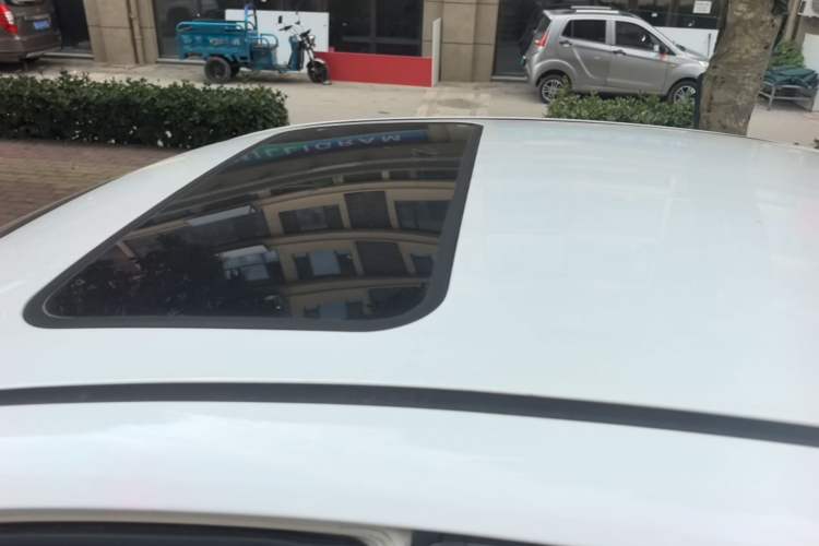 Used Bestune B50 2013 1.6L manual luxury version Roof