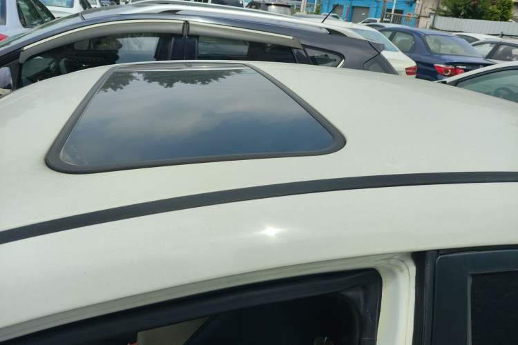 Used Bestune B50 2013 1.6L automatic luxury version Roof