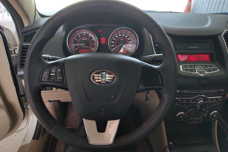 Used Bestune B50 2013 1.6L manual Comfort trim level Steering Wheel
