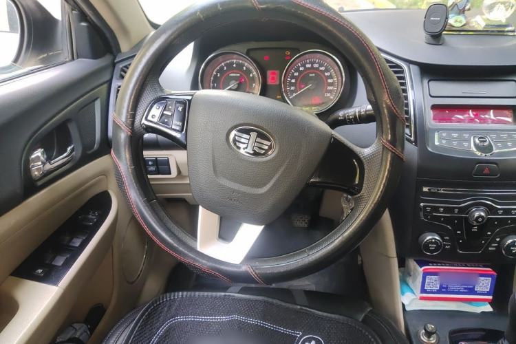 Used Bestune B50 2013 1.6L manual Comfort trim level Steering Wheel