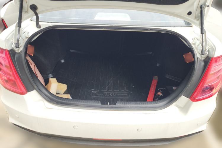 Used Bestune B50 2013 1.6L manual luxury version Trunk