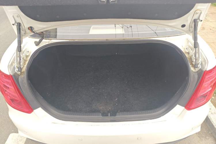 Used Bestune B50 2013 1.6L automatic luxury version Trunk