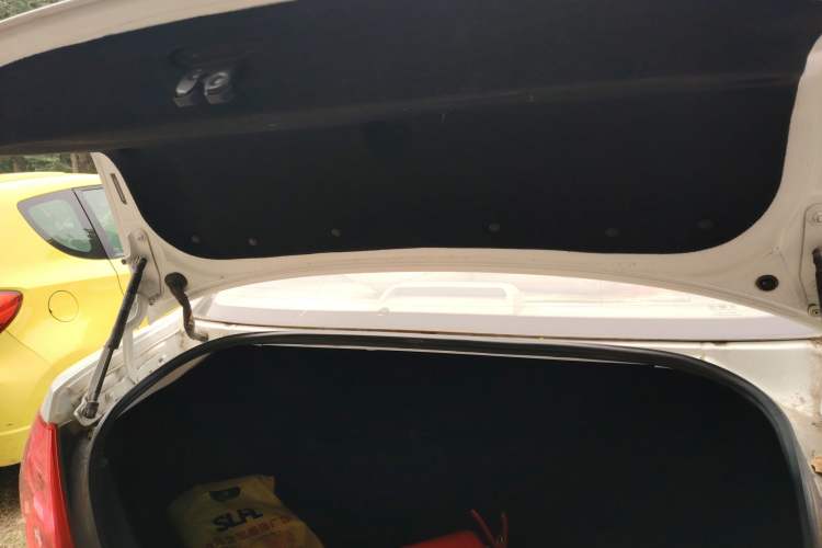 Used Bestune B50 2013 1.6L manual luxury version Trunk
