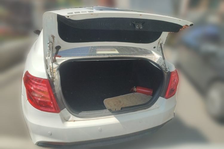 Used Bestune B50 2013 1.6L automatic luxury version Trunk