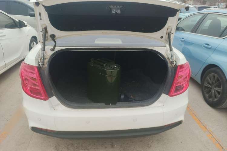 Used Bestune B50 2013 1.6L manual luxury version Trunk